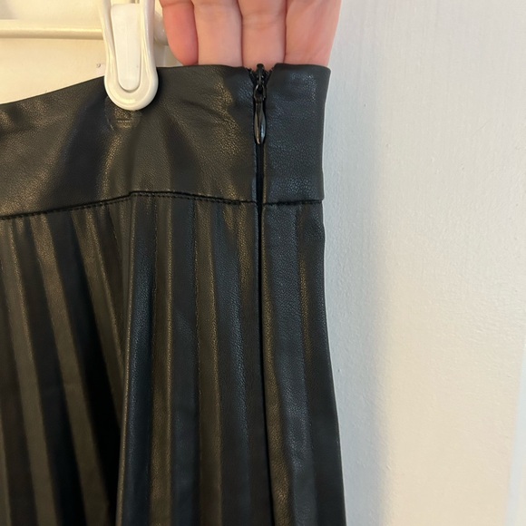 OAK + FORT Vegan Leather Pleated Skirt NWT - Picture 6 of 7